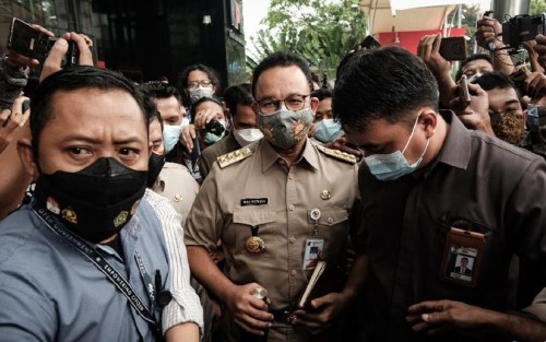 Usai Diperiksa KPK, Anies Disambut Massa Demo