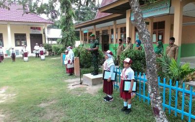 Ini Pesan Pelda Ramadhan kepada Anak SD di Pelalawan