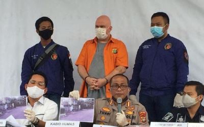 Buron FBI Russ Medlin Sewa Rumah Mewah di Jaksel