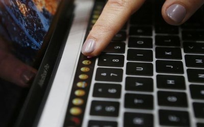 Microsoft Ejek Touch Bar MacBook Pro dalam Iklan