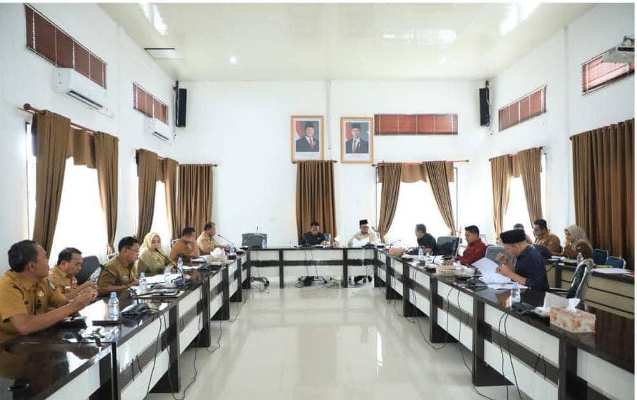 Galeri Foto : Komisi II DPRD Rohul Gelar RDP Terkait Tunda Salur DBH