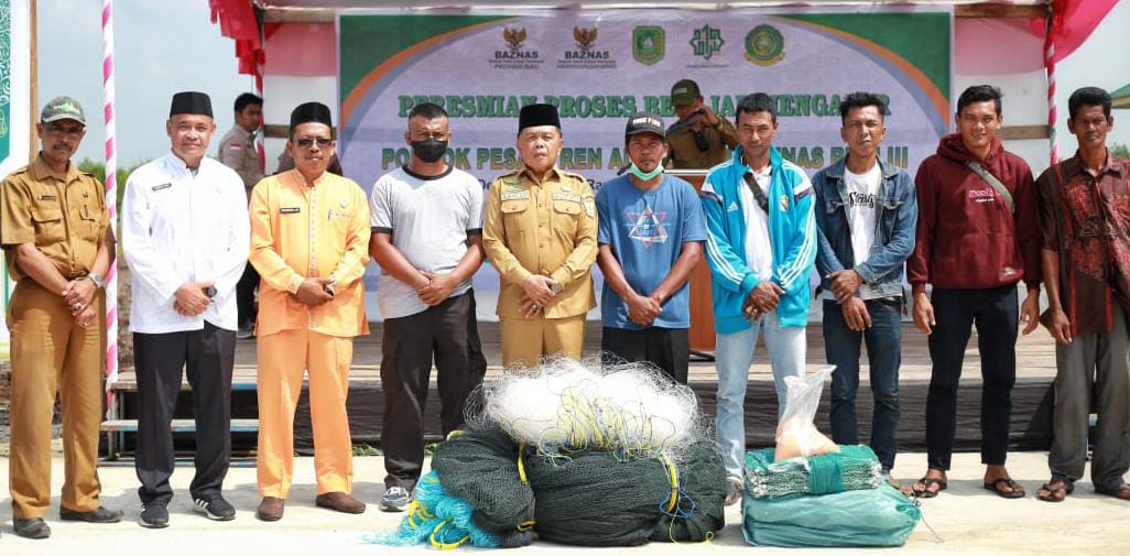 Enam Kelompok Nelayan Meranti Terima Alat Tangkap Ikan