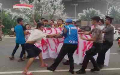Demo Hadang Jokowi, Massa Gerak Ancam Datangi Polres Kampar