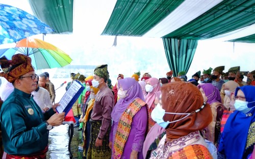 HM Adil Lantik 205 Kepala Sekolah di Tengah Hujan Lebat