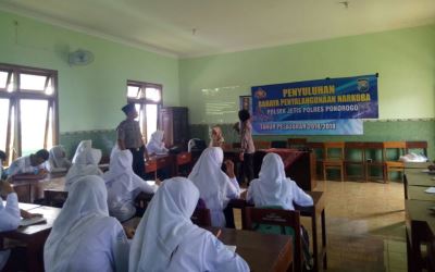 Putus Mata Rantai Narkoba, Polisi Ponorogo Datangi Sekolah