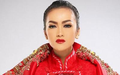 Julia Perez Melawan Kanker, Cari Buah Merah Sampai ke Papua