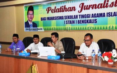 Pelatihan Jurnalistik, Johan: Wartawan Harus Menulis dengan Hati