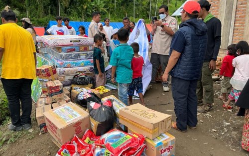 TLCI Riau Serahkan Bantuan ke Korban Gempa Pasaman