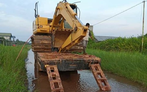 Antisipasi Banjir, Pemkab Rohil Siagakan Alat Berat