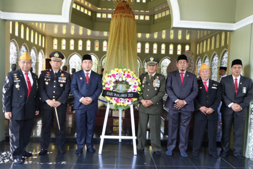 Peringati Hari Pahlawan, Kapolres Siak Pimpin Upacara Ziarah dan Tabur Bunga