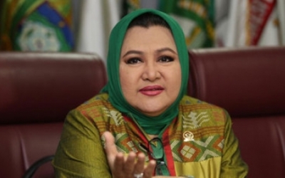 Emilia Contessa Alami Kecalaan di Kamar Hotel di Mekah