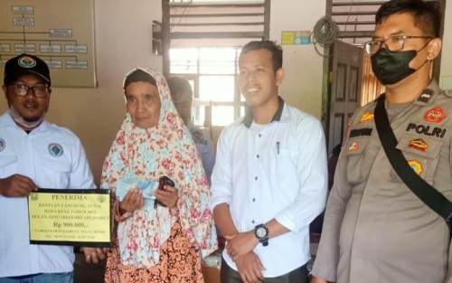 Warga Teluk Mesjid Terima Bantuan Langsung Tunai