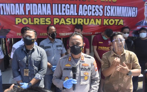 Polres Pasuruan Kota Tangkap Dua WNA Tersangka Skimming