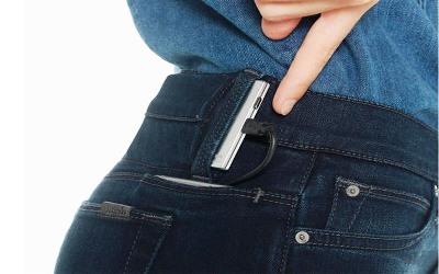 Wow Celana Jeans Ini Bisa untuk Charger Smartphone