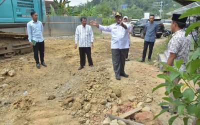 Sekda Kampar Janjikan Warga RLH Akibat Pelebaran Jalan