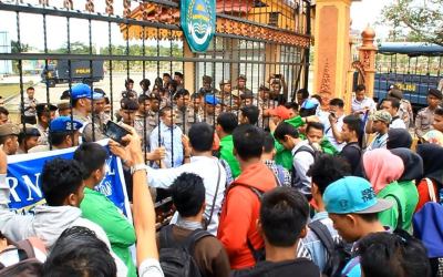 Mahasiswa UPP Kembali Gelar Aksi Demo Tolak Alfamart