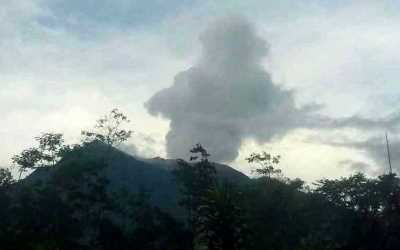 Gunung Agung Kembali Semburkan Asap 2.500 Meter