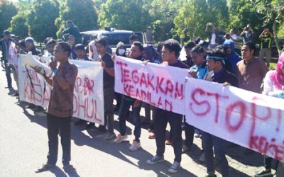 Puluhan Mahasiswa Tuntut Kajari Rohul Mundur