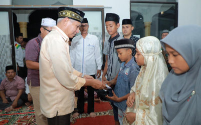 Plt Bupati Asahan Serahkan Bantuan ke Masjid  Nuruh Hasanah