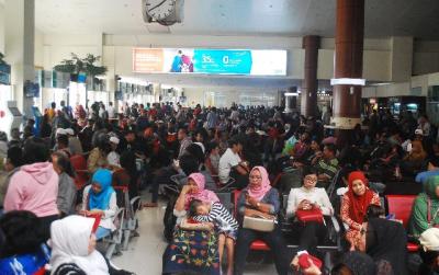 Bandara SSK II Pekanbaru Lumpuh, Penumpang Dihibur Musik