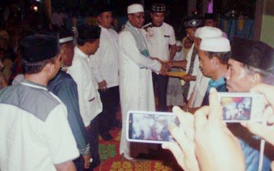 Bupati Rohil Serahkan Bantu Rumah Ibadah di Bangko Pusako