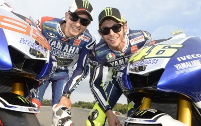 Rossi dan Lorenzo Diprediksi Tetap di Yamaha