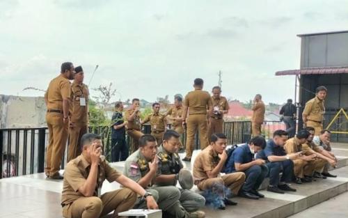 Mendagri Beri Pengarahan, Lurah dan Camat di Riau Malah Merokok