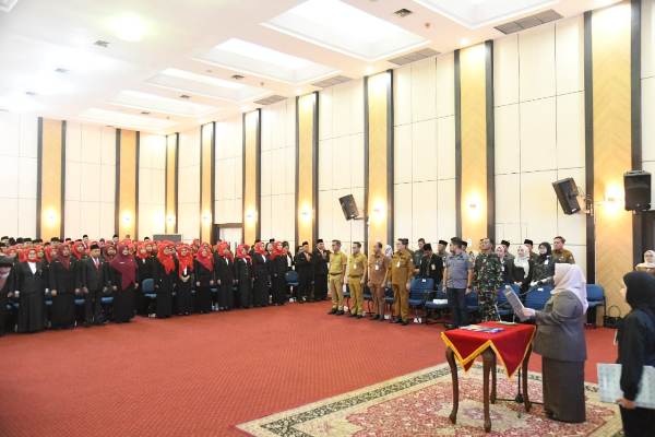 Lantik 215 Kepala Sekolah, Bupati Kasmarni Tegaskan Zero Tolerance Terhadap Pungli