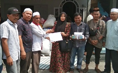 Komunitas Peduli Becana Palika Beri Bantuan Korban Kebakaran