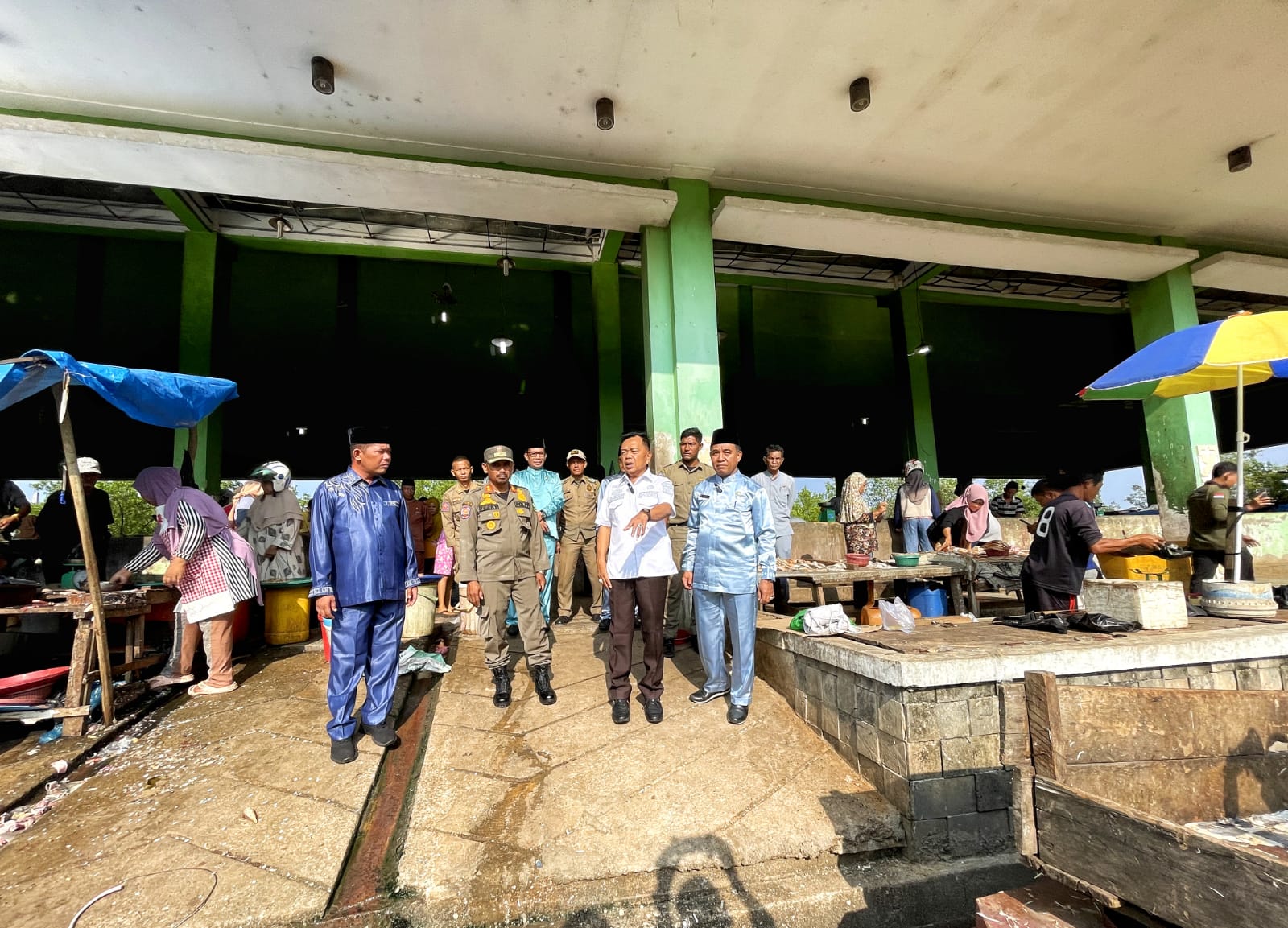 Tinjau Pasar Modern Selatpanjang, Plt Bupati Asmar Akan Perbaiki Pasar