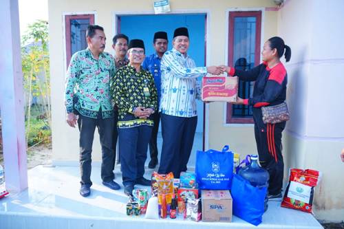 Korban Angin Puting Beliung Terima Bantuan dari Bupati Alfedri