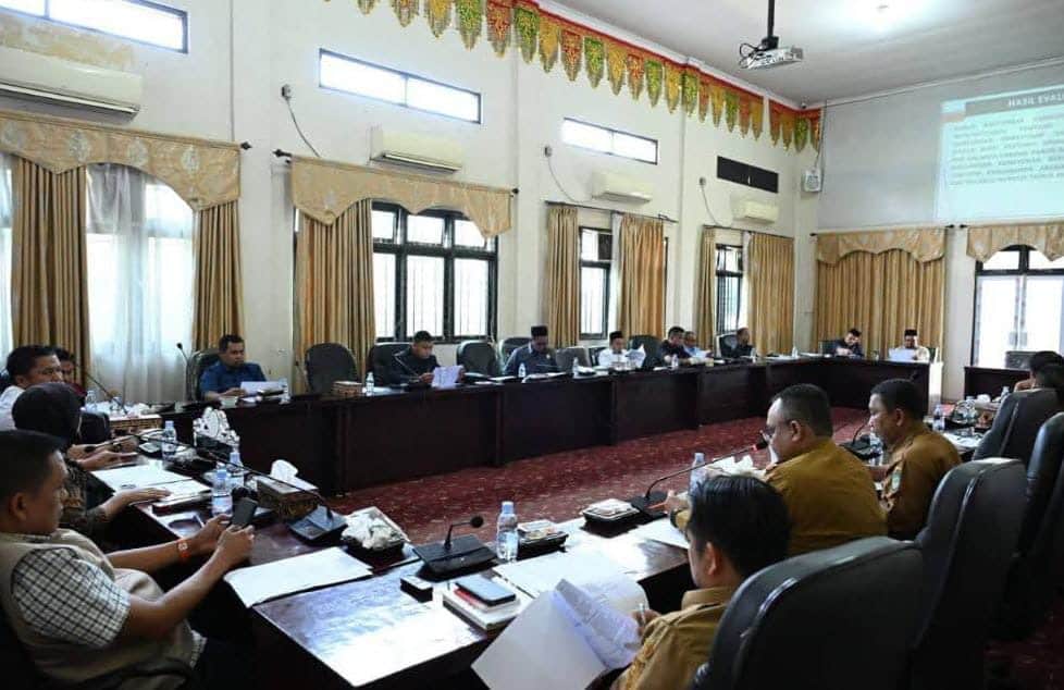Galeri Foto : DPRD Rohul Gelar Rapat Sinkronisasi Ranperda APBD Tahun 2026