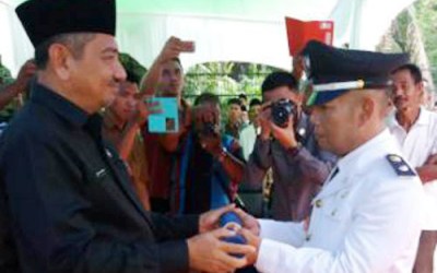 Bupati Kampar Lantik Kades Desa Pulau Permai