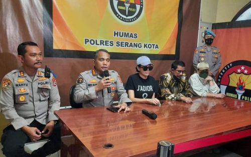 Dugaan Pelanggaran UU ITE, Nikita Datangi Polresta Serang