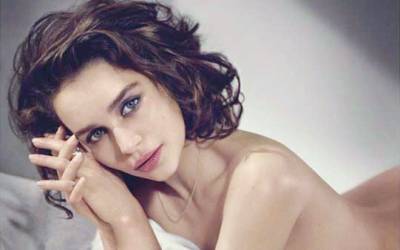 Emilia Clarke, Wanita Terseksi Dunia Pose Tanpa Busana