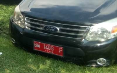 Mobil Dinas Pemkab Kampar Dibiarkan Terlantar