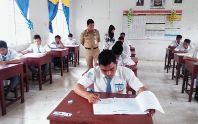 Bupati Rohul Tinjau Pelaksanaan UN di Tiga Sekolah 