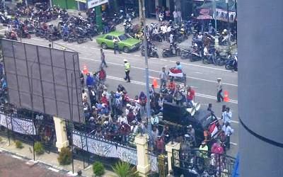 Demo, Ratusan Massa SMKB Mulai Nguyen di Lapangan Tugu