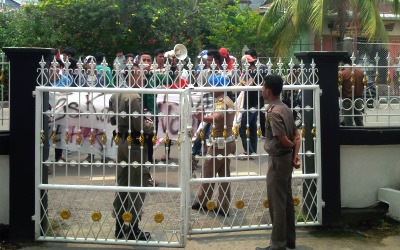 Kantor KPUD dan DPRD Rohil Didemo Puluhan Massa GEMAR