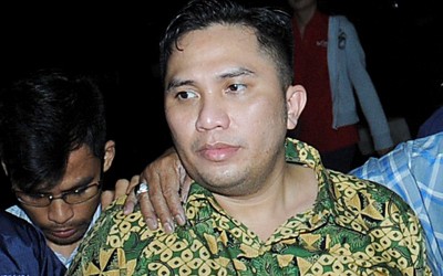 Mahasiswa Desak Ivan Haz Dicopot dari Jabatan