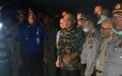 Plt Gubernur Riau Melihat Kebakaran Plaza Sukaramai