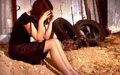 Siswi SMP Dihukum Telanjang Dalam Ruangan Berdua Guru