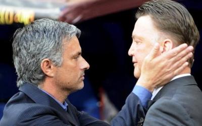 Van Gaal Tak Percaya MU Tengah Negosiasi dengan Mourinho