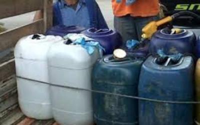 Security APMS BLJ Usir Pelangsir Minyak dengan Gerobak