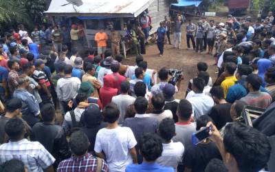 Ratusan Warga Desa Sontang dan Pauh Demo PT. RAL