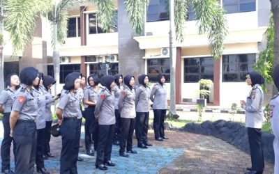 Polwan Cantik Polres Karawang ini Beri Motivasi