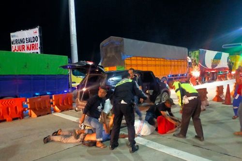 Mobil Angkut Shabu 20 Kg Diamankan di Gerbang Tol Pekanbaru