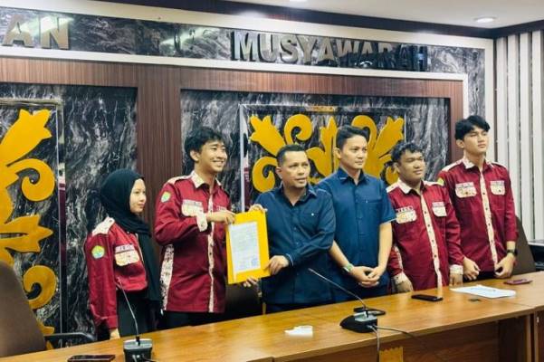 Wakil Ketua DPRD Pekanbaru Tengku Azwendi Fajri Terima Aspirasi Mahasiswa