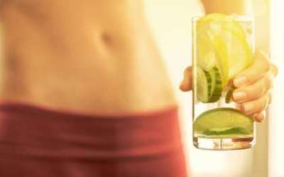 Air Lemon Hangat Bisa Mengurangi Lemak Perut