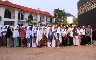 Istri Tak Dapat Visa, Saharisir Tunda Keberangkatan